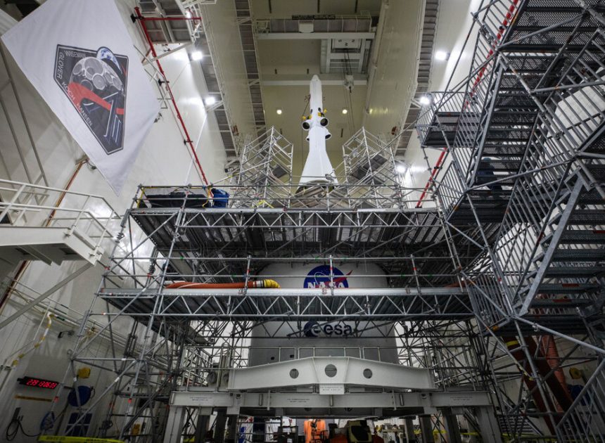 Cuatro astronautas fueron elegidos en 2023 para ver partes nunca vistas de la Luna. La espera está llegando a su fin